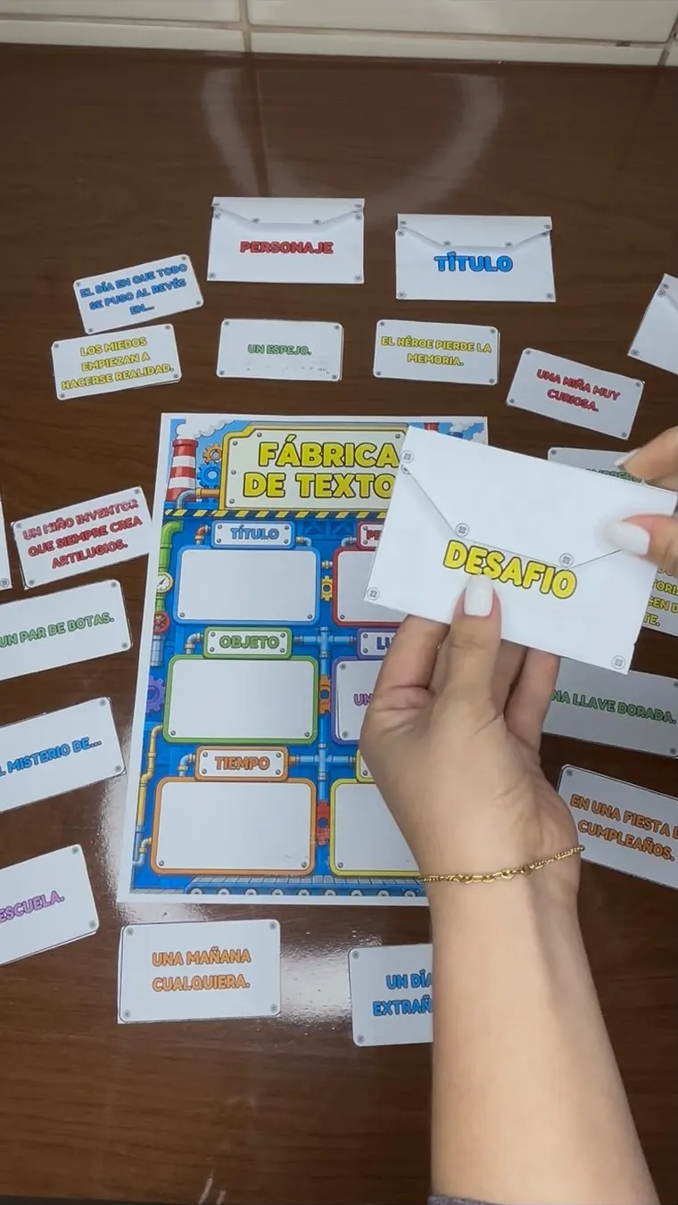 Sacando una tarjeta de desafío del sobre